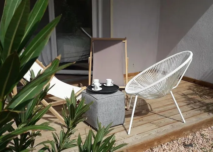 Tres Joli T3 Fraichement Renove, Dans Hotelliere Lecci